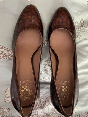 Vince Camuto Tortoise Patent Leather Pumps- Black/Brown Size 10M